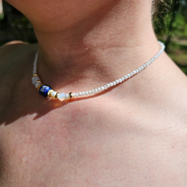 Collar blanco lapizlazuli
