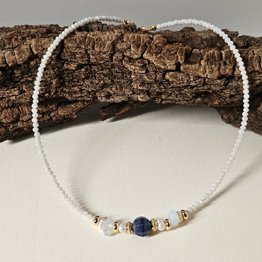 Collar blanco lapizlazuli