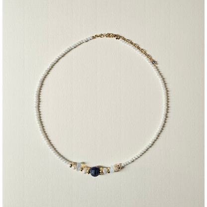 Collar blanco lapizlazuli